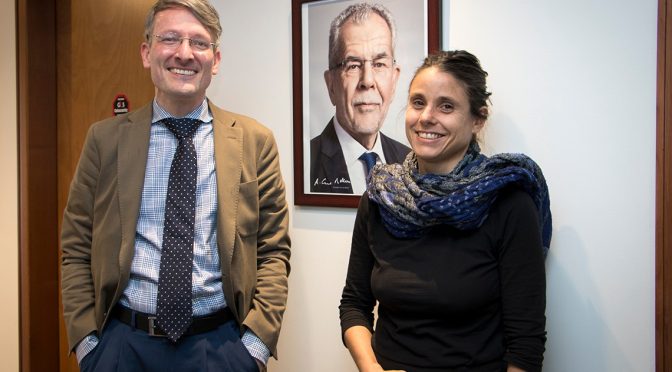 Brigadista Austriaca se reúne con consejero de la Embajada de Austria